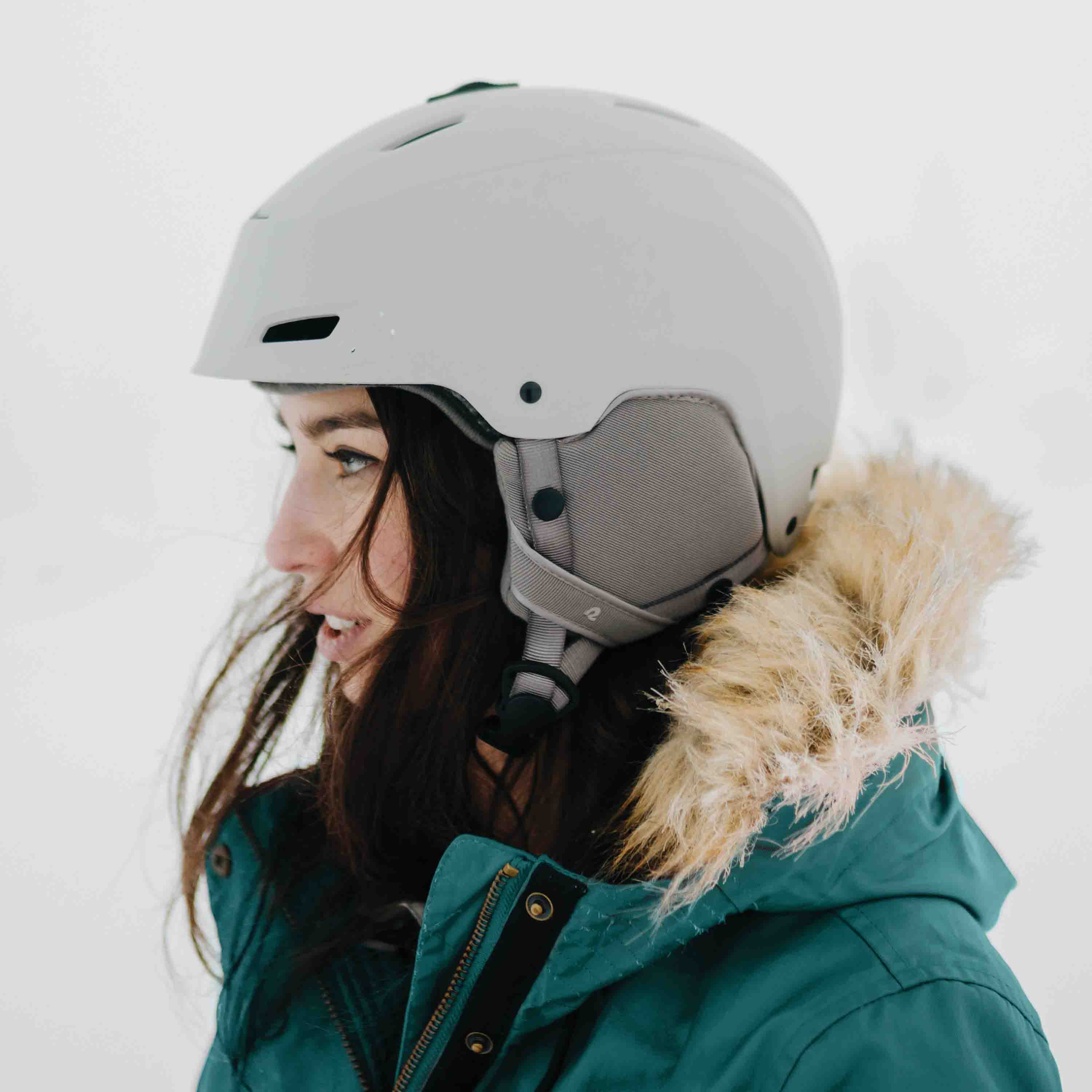 Zephyr Ski & Snowboard Helmet - Image 42